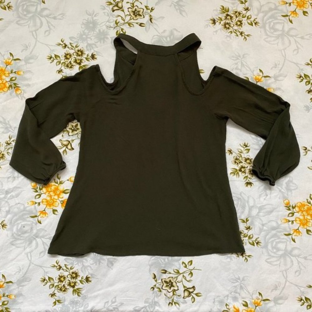 A'gaci Size M Lace Up Cold Shoulder Top - Picture 4 of 8